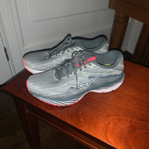 Mizuno Wave Rider 27 - Picture 2 of 3